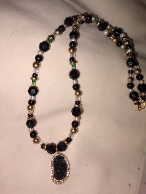 Elegant Black and Gold Beaded Pendant Necklace